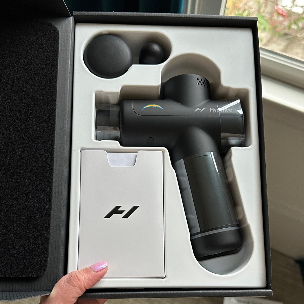 Hyperice Hypervolt Go 2 Black Portable Massager - Picture 2 of 3